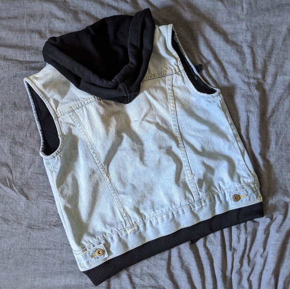 ✌️ Hooded Denim Vest Sleeveless Black F21 ✌️ - Picture 3 of 7